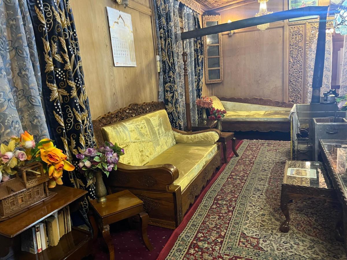 Lake Victoria Houseboats Bed & Breakfast *