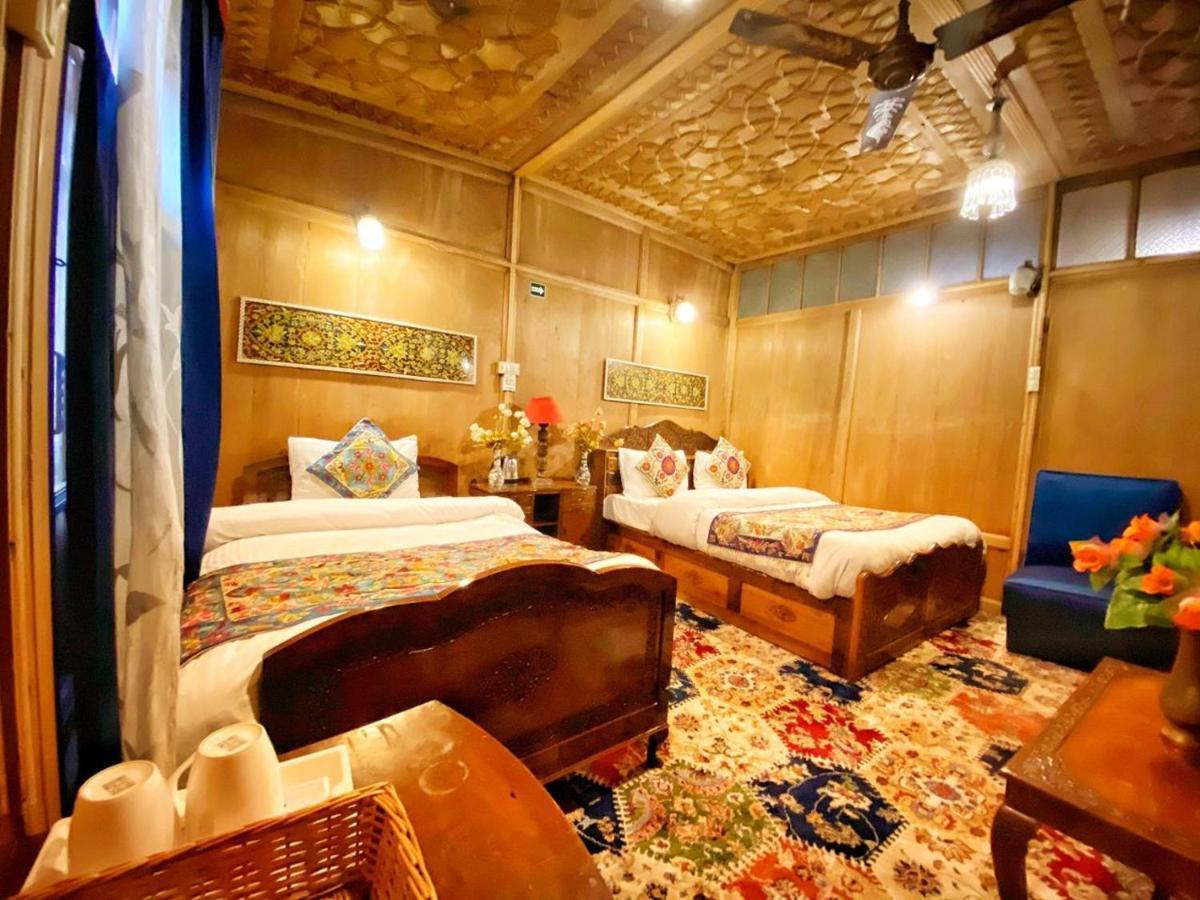 Lake Victoria Houseboats Srinagar (Jammu and Kashmir)