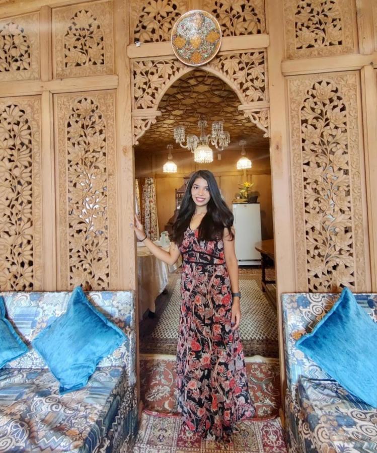 Botel Hayat Group Of Houseboats Srinagar (Jammu and Kashmir)
