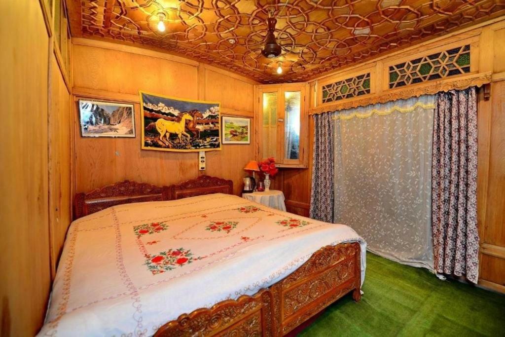 Bed & Breakfast Houseboat Star Of India