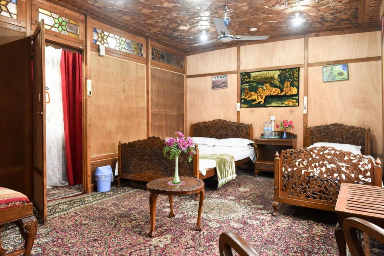 Houseboat Star Of India Bed & Breakfast 3*