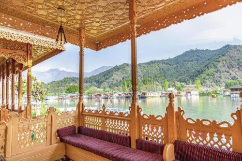 Houseboat Star Of India Bed & Breakfast 3*