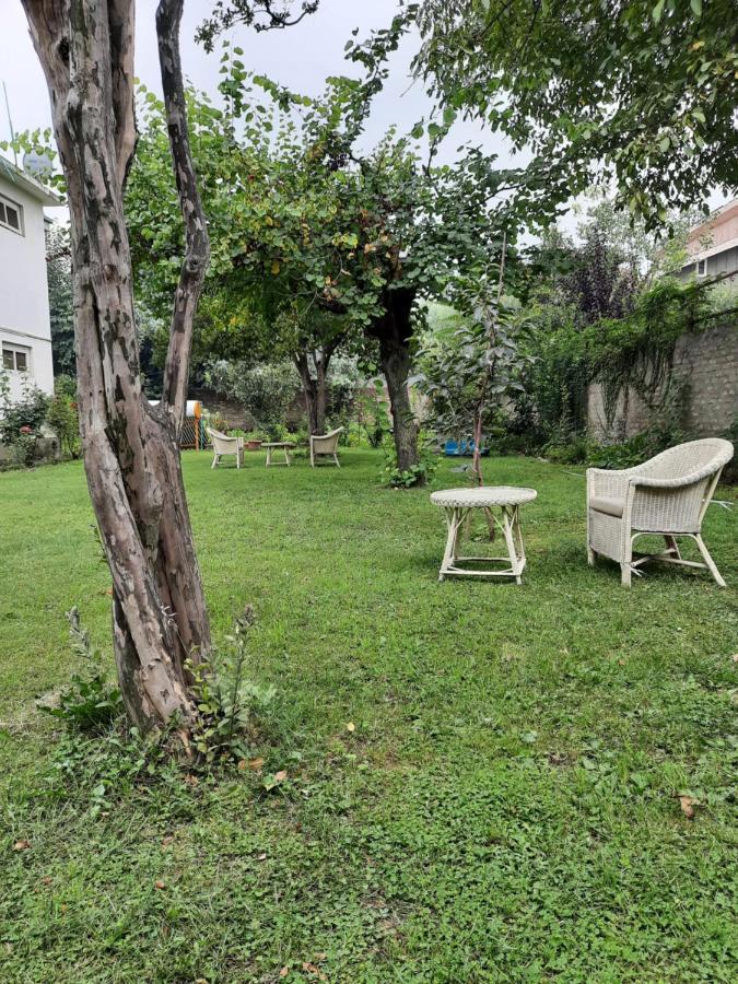 The Bungalow * Srinagar (Jammu and Kashmir)