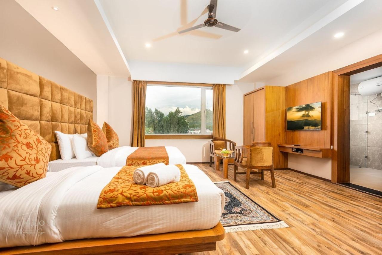 Namrose Resorts And Srinagar (Jammu and Kashmir)