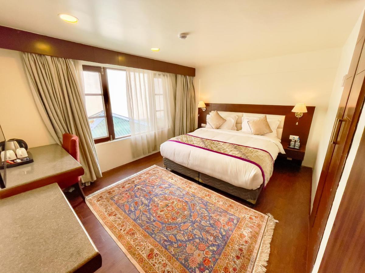 Hotel Paisley Palace 3*