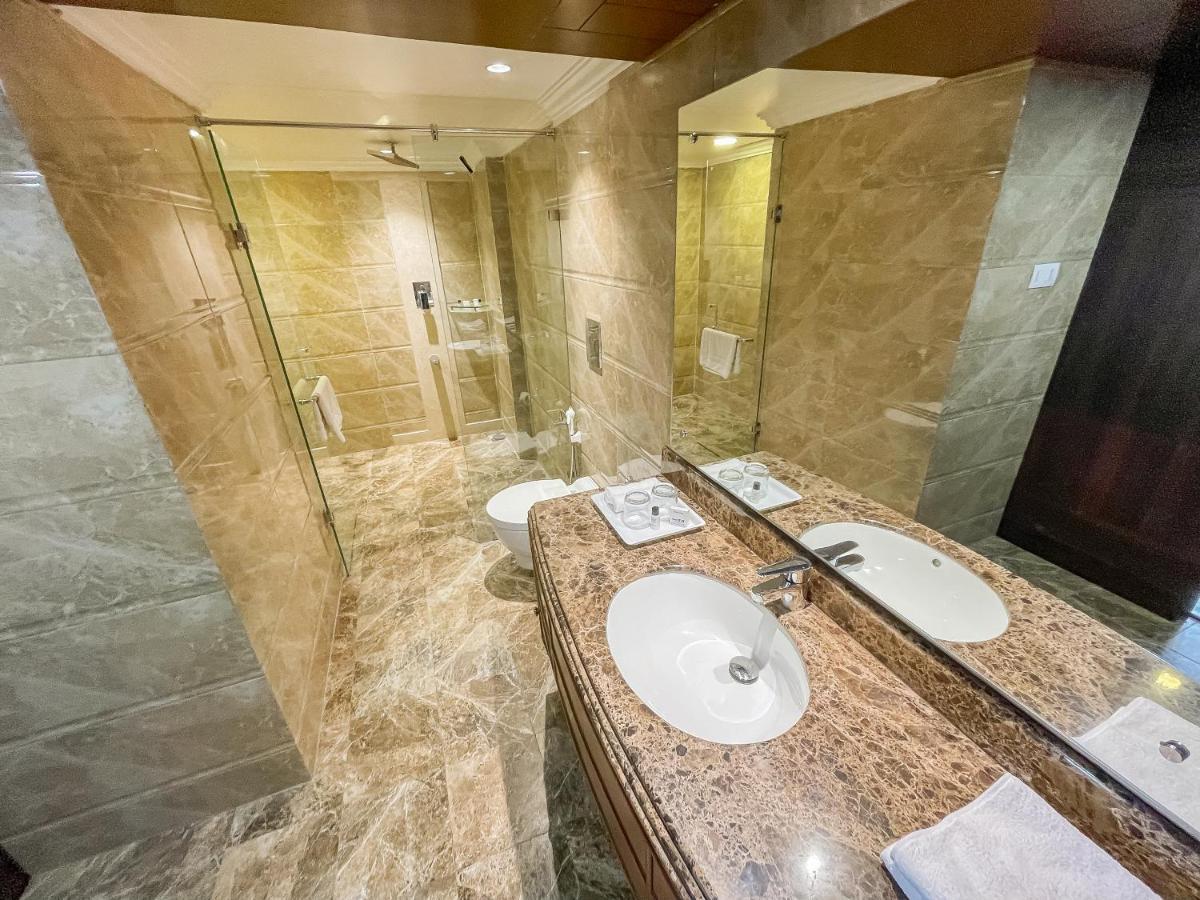 Paisley Palace Hotel 3*