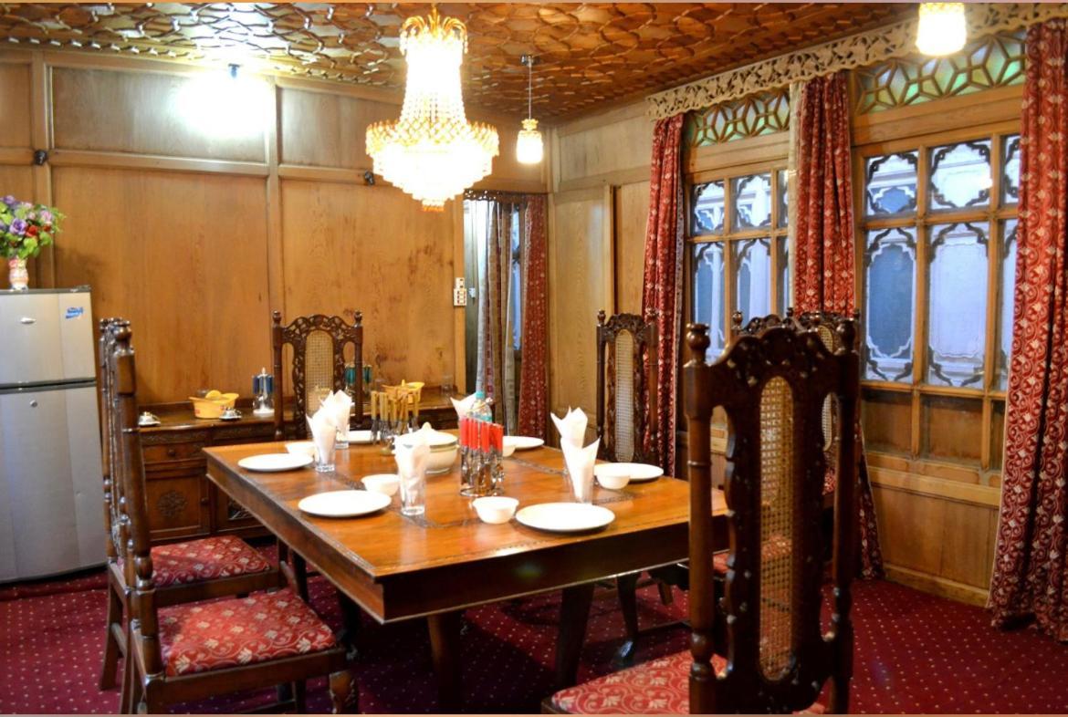 Bed & Breakfast Lake Victoria Houseboats *