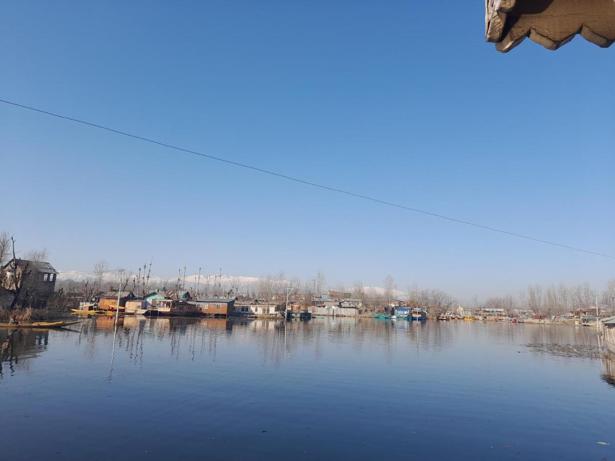 H.b.victoria Garden * Srinagar (Jammu and Kashmir)