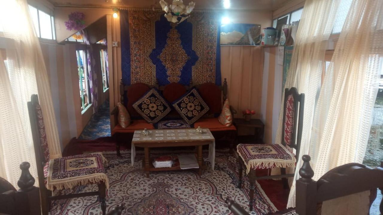 Bed & Breakfast New Dunhill Houseboat