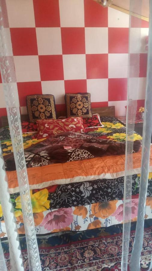 Bed & Breakfast New Dunhill Houseboat Srinagar (Jammu and Kashmir)