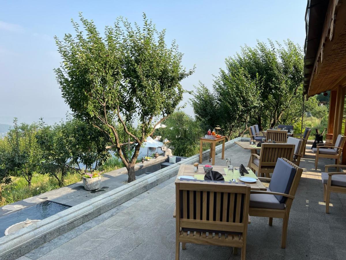 Qayaam Gah Resort *