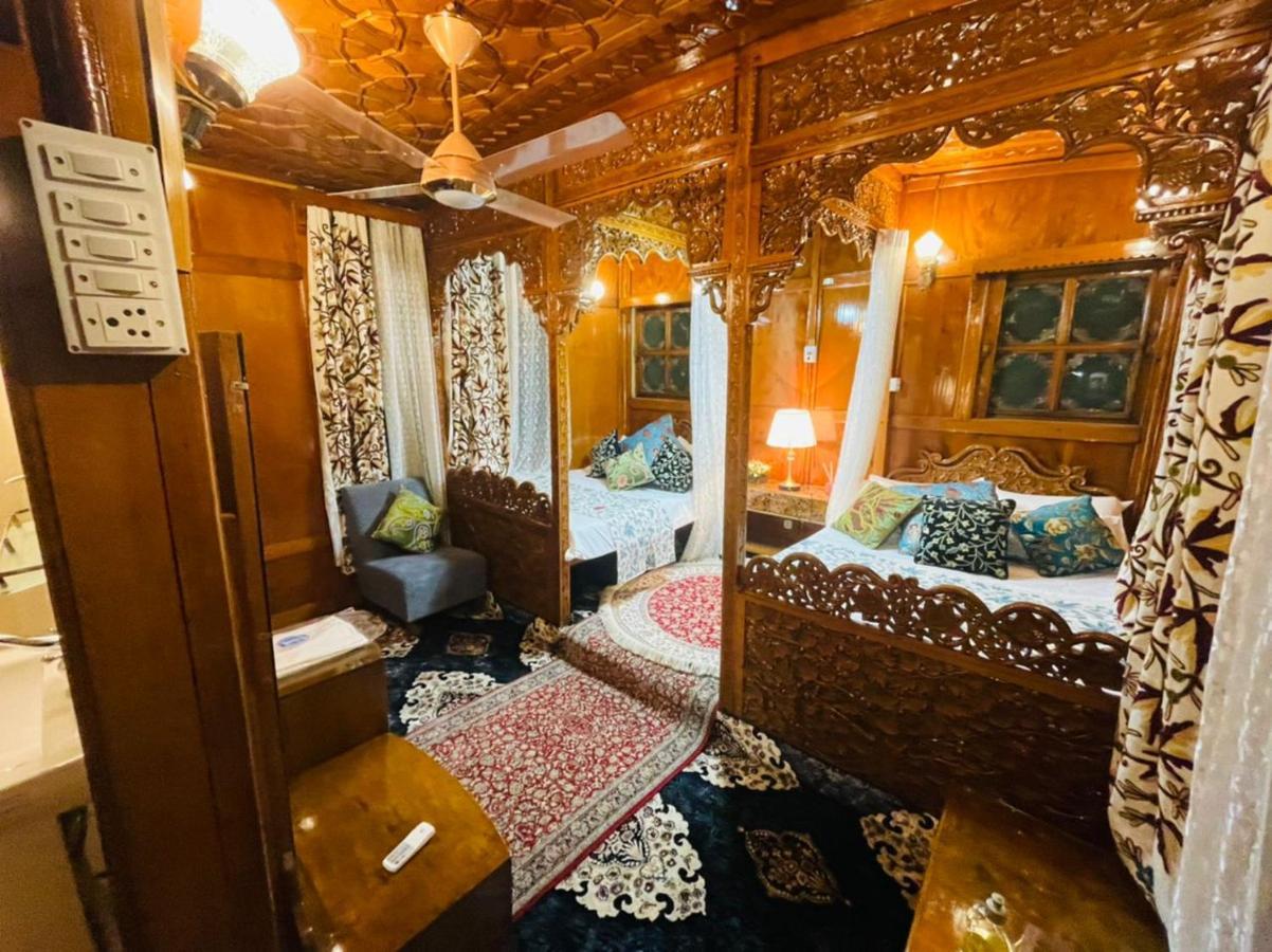 Heaven Breeze Group Of Houseboats 3* Srinagar (Jammu and Kashmir)