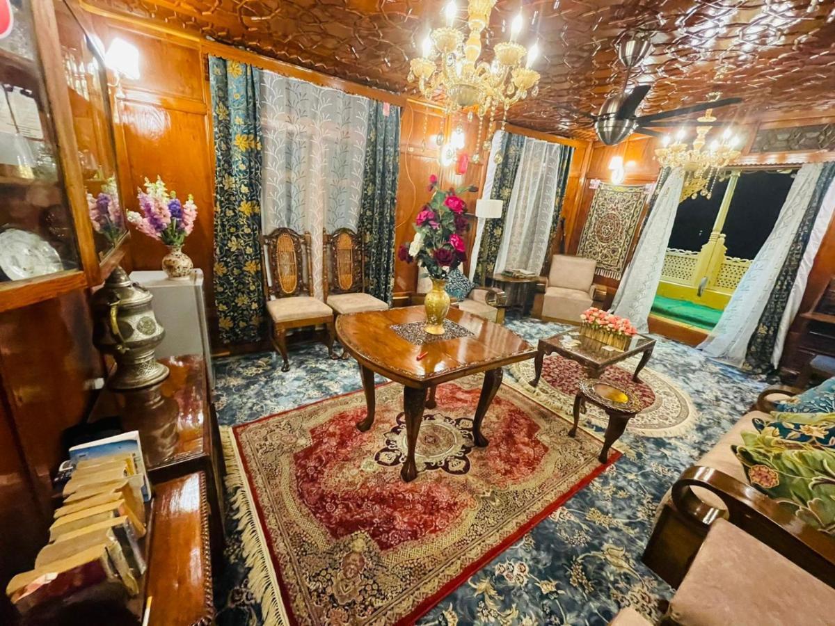 Heaven Breeze Group Of Houseboats 3*