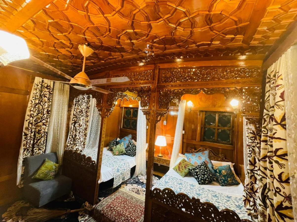 Heaven Breeze Group Of Houseboats Botel Srinagar (Jammu and Kashmir)