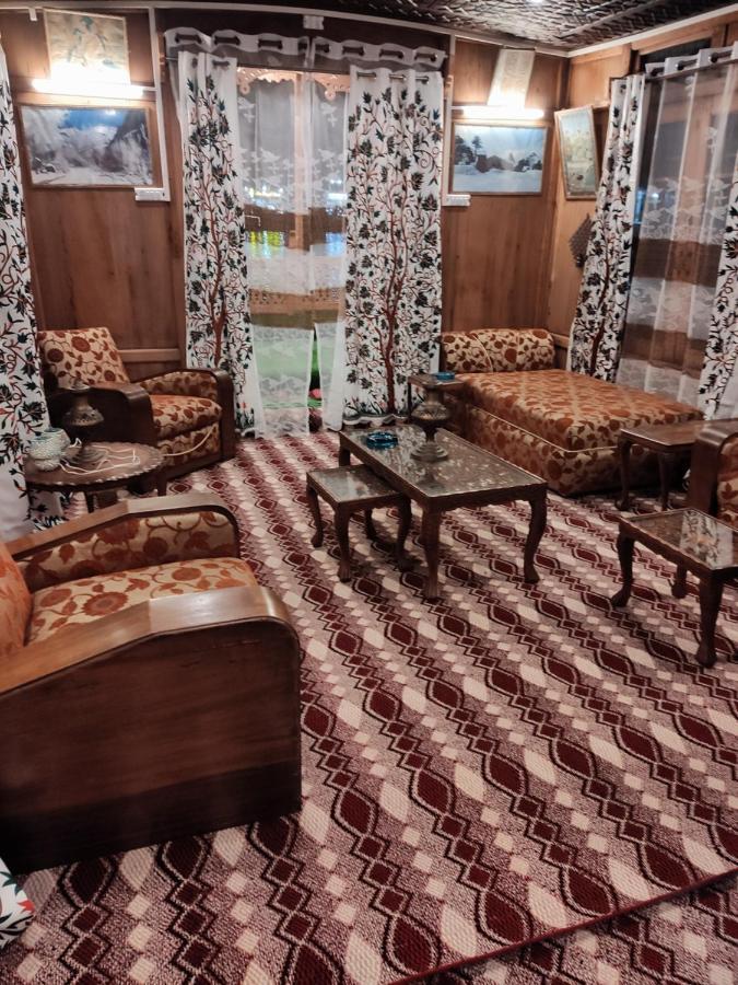 Houseboat Young Balmoral Castle Hotel Srinagar (Jammu and Kashmir)