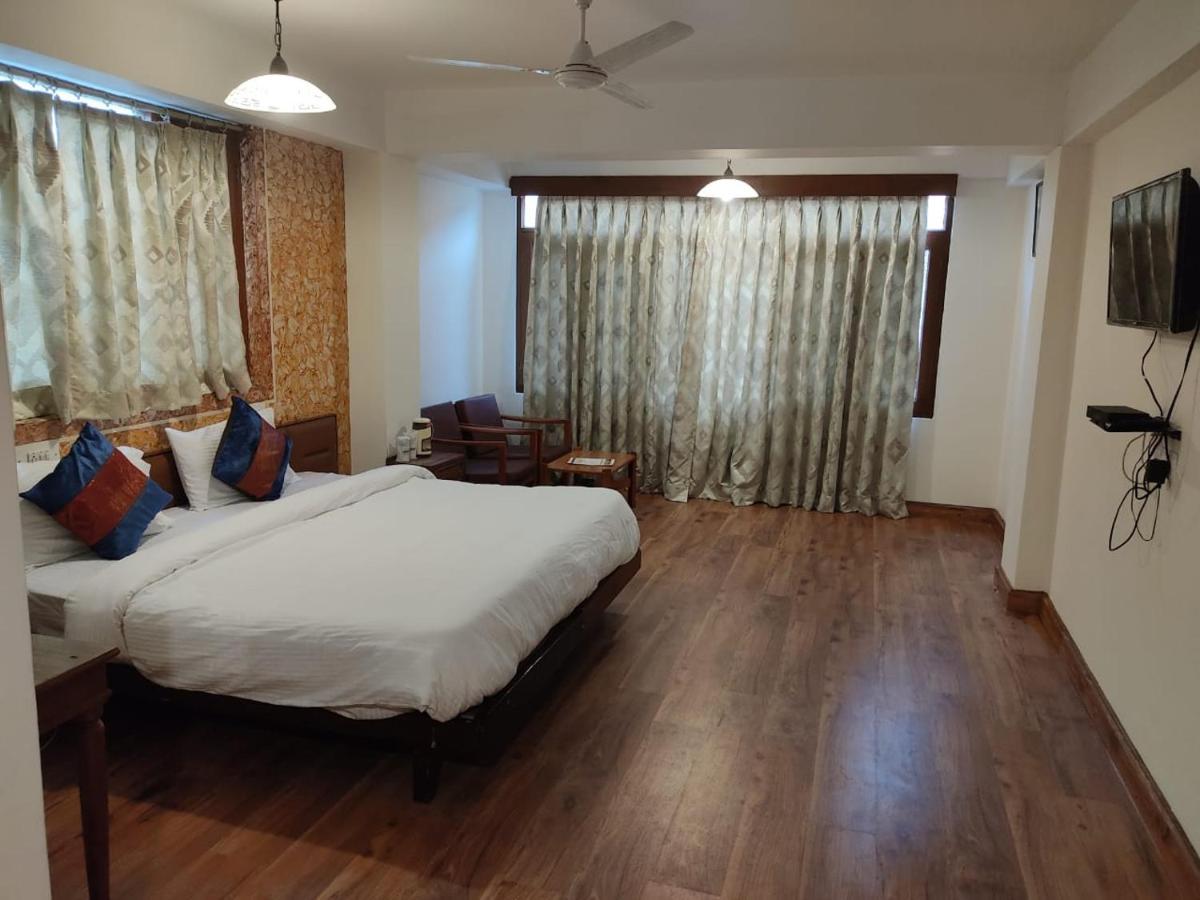 Brown Palace 3* Srinagar (Jammu and Kashmir)