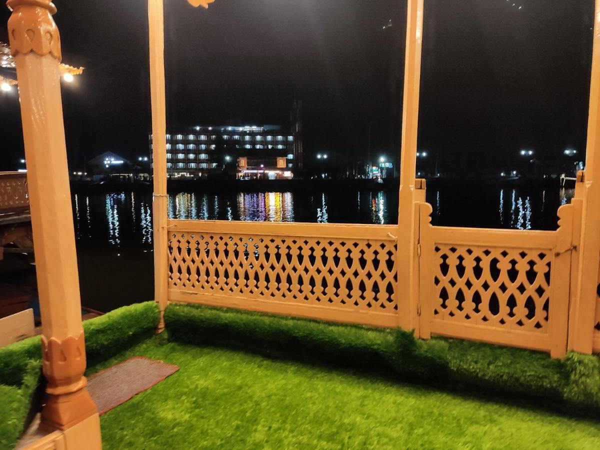 Houseboat Young Balmoral Castle Hotel Srinagar (Jammu and Kashmir)