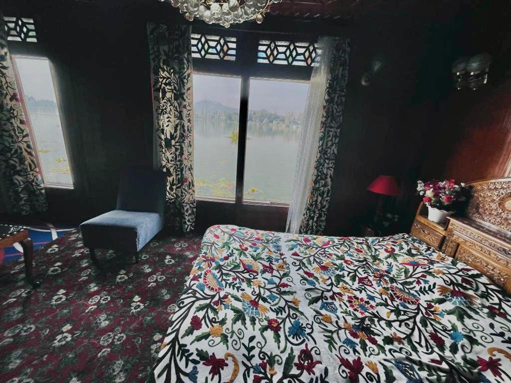 Botel Heaven Breeze Group Of Houseboats Srinagar (Jammu and Kashmir)