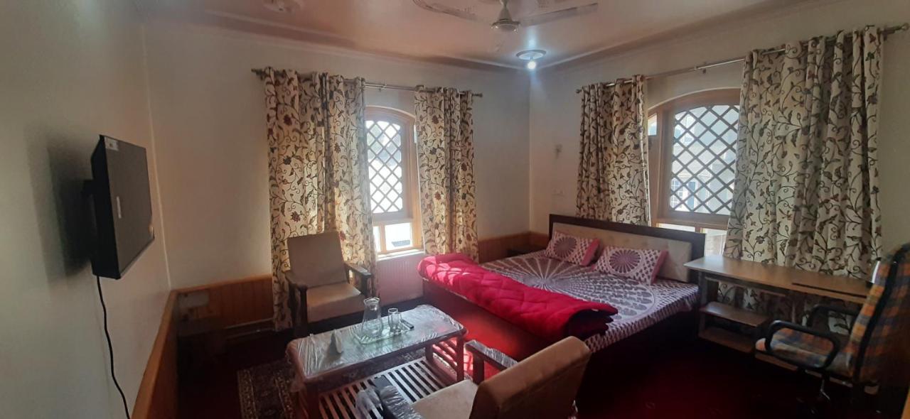 Bashaw Residency, Rated Family Near Airport Srinagar (Jammu and Kashmir)