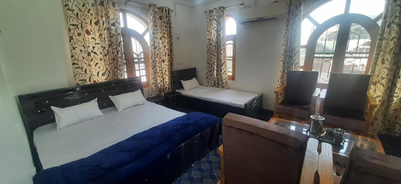 Guest house Bashaw Residency, Rated Family Near Airport Srinagar (Jammu and Kashmir)