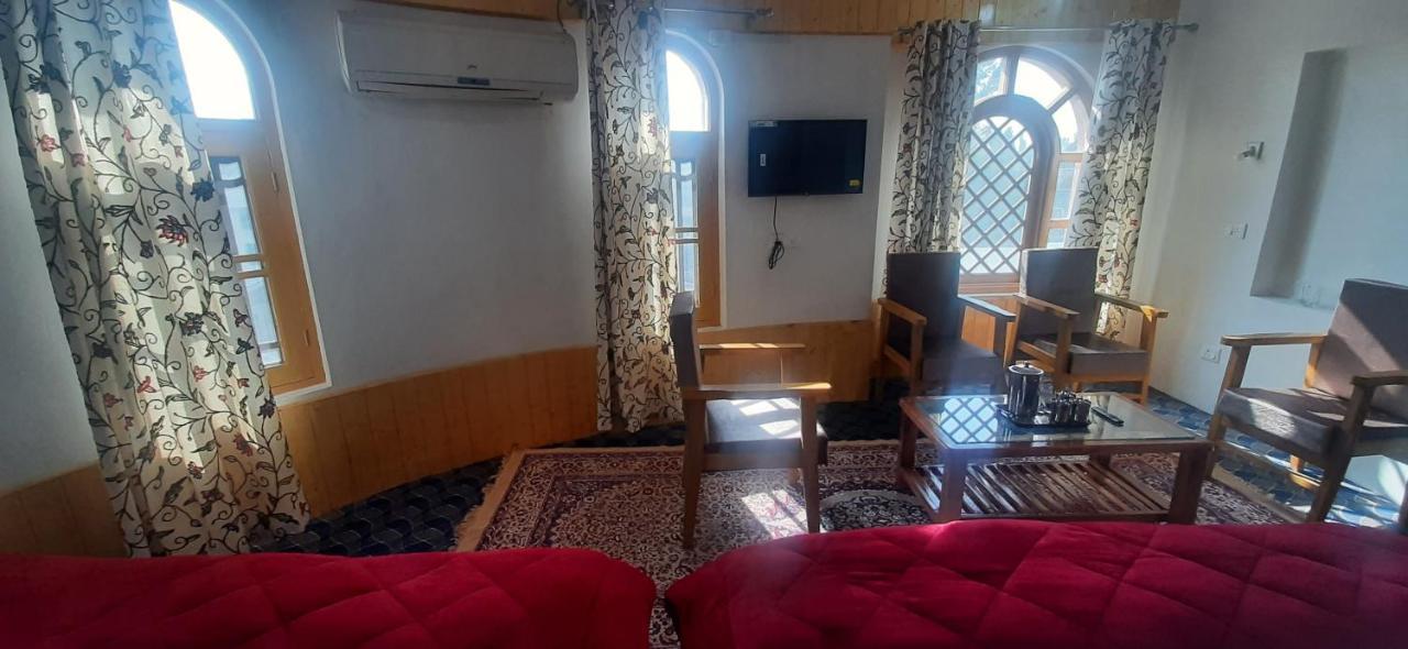 Guest house Bashaw Residency, Rated Family Near Airport Srinagar (Jammu and Kashmir)