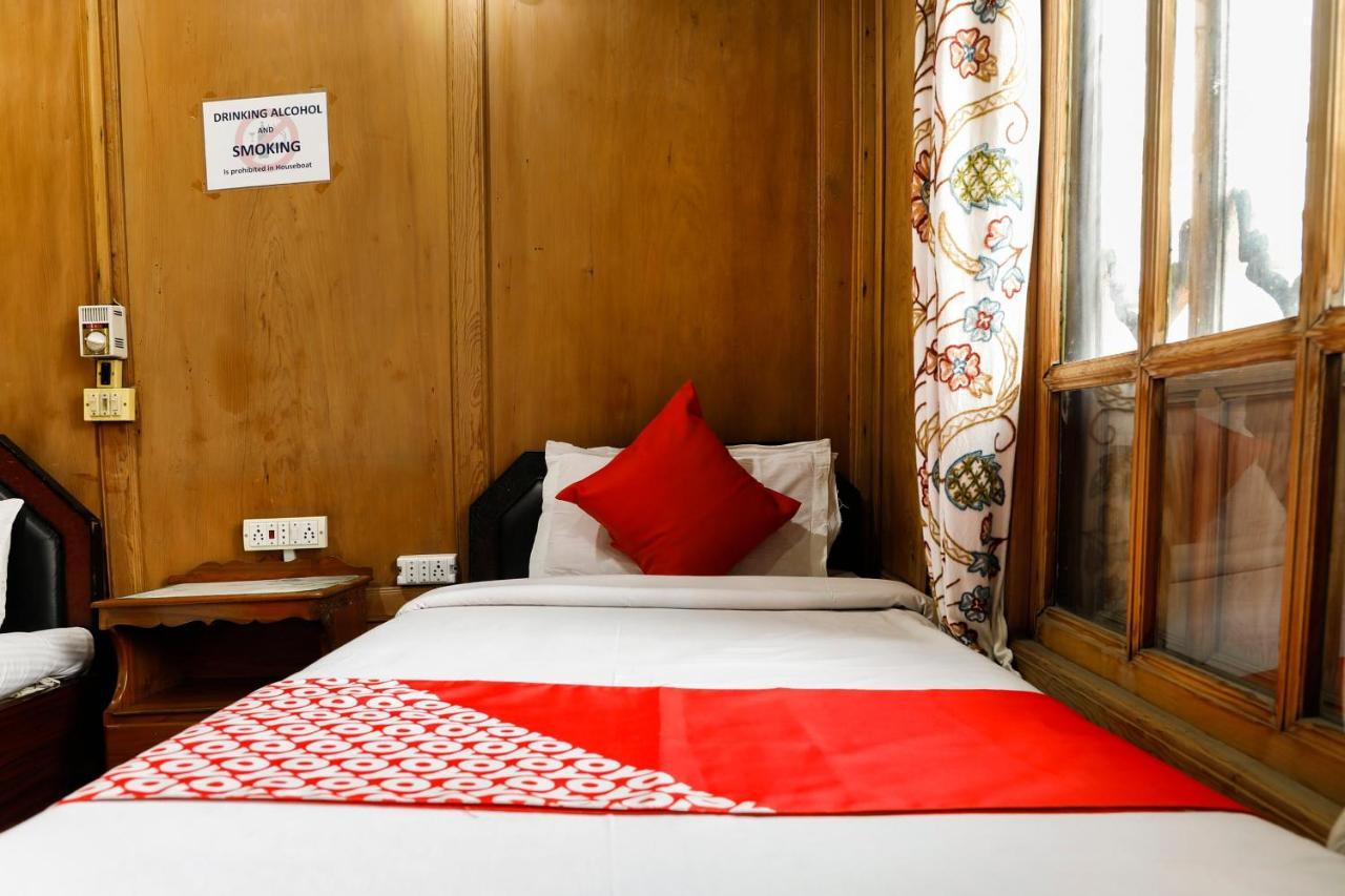 Oyo New Lucifer House Boat 3* Srinagar (Jammu and Kashmir)