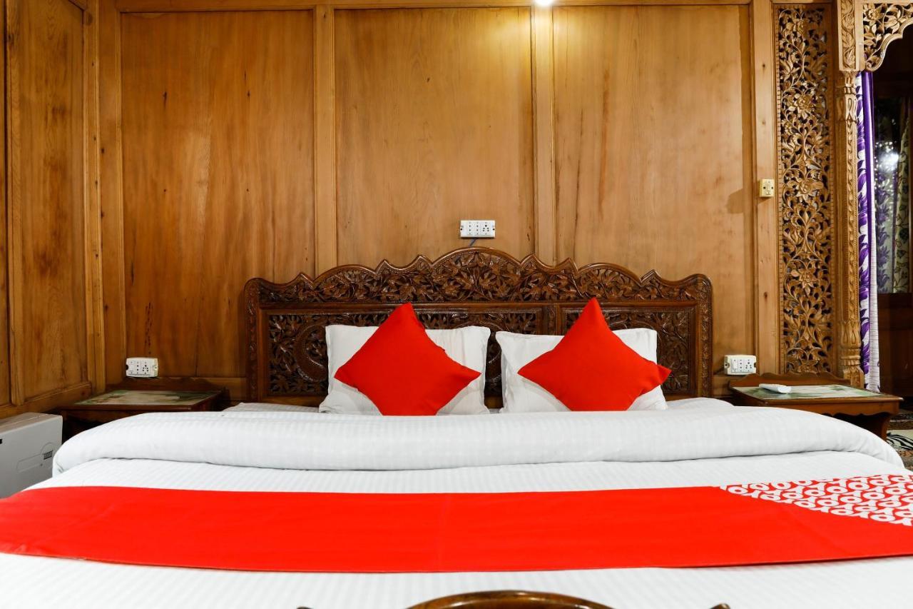 Oyo New Lucifer House Boat Hotel Srinagar (Jammu and Kashmir)