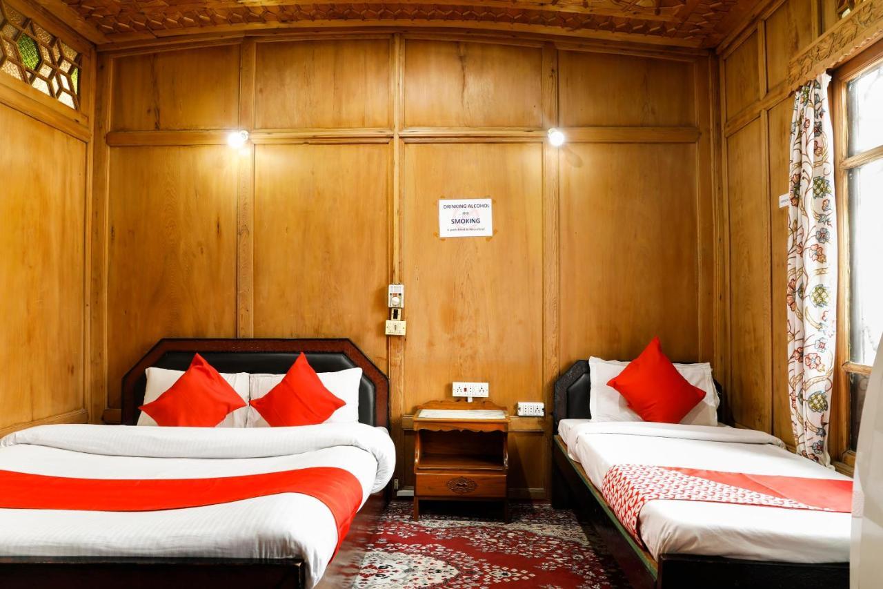 Oyo New Lucifer House Boat Hotel Srinagar (Jammu and Kashmir)