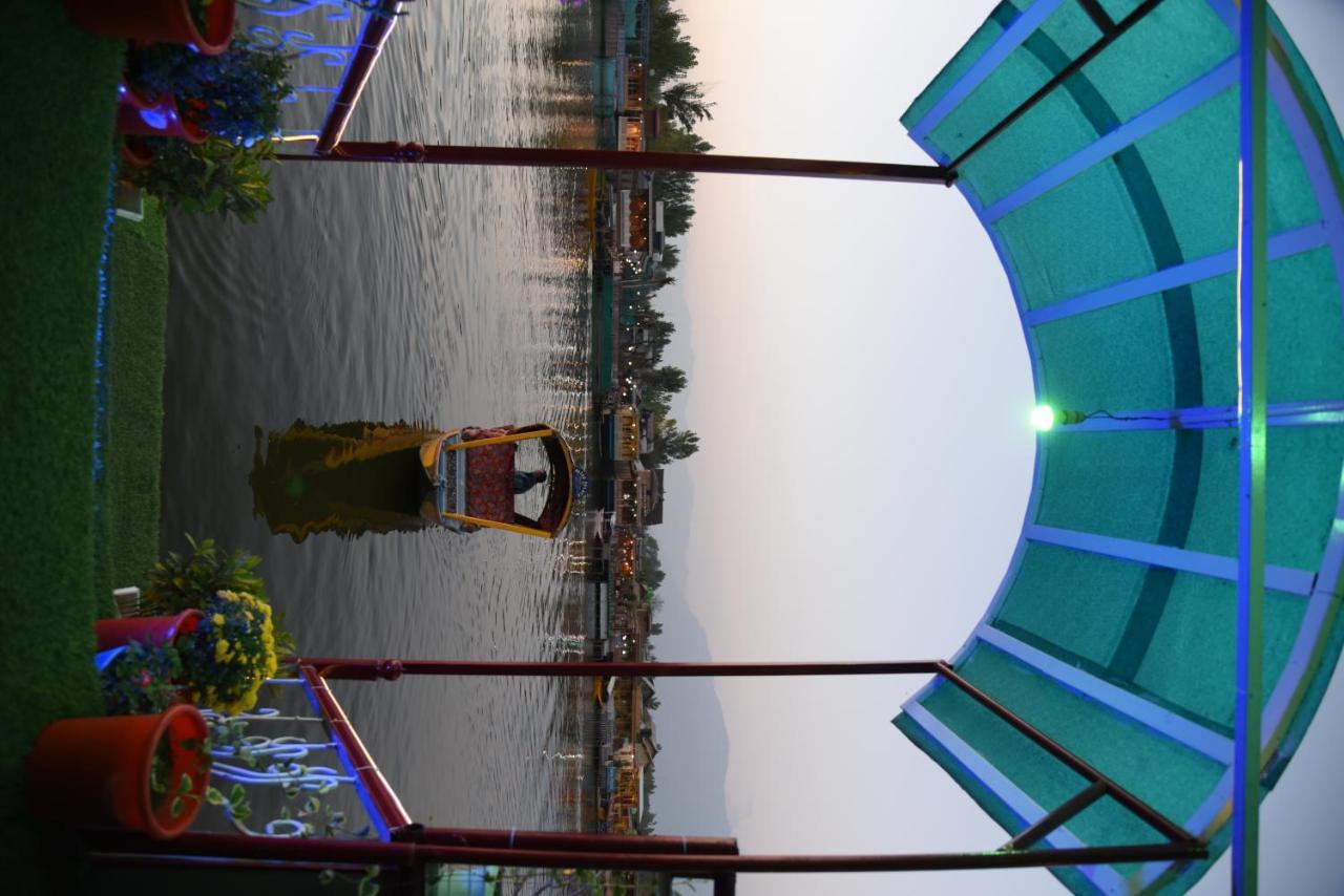 The Heritage Safina Group Of Houseboats Botel Srinagar (Jammu and Kashmir)