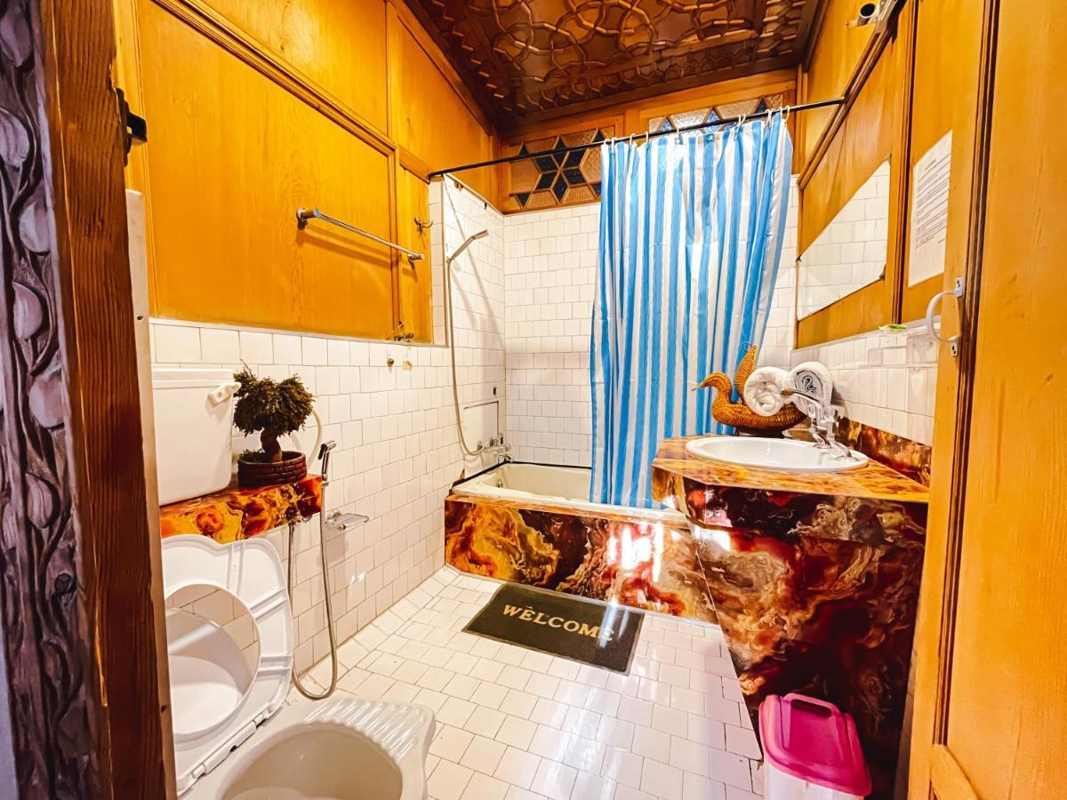 The Heritage Gemini Group Of Houseboat