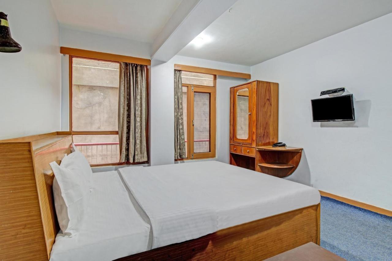 Oyo 82305 Ruby And Restaurant Hotel 3*