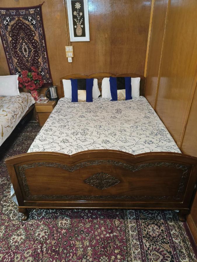 Botel Houseboat New Suzan 4*