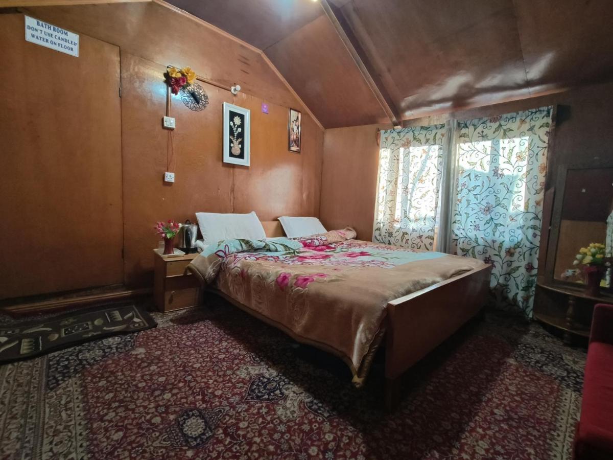 Botel Houseboat New Suzan 4*