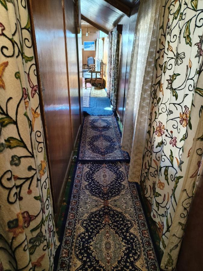 Houseboat New Suzan Botel
