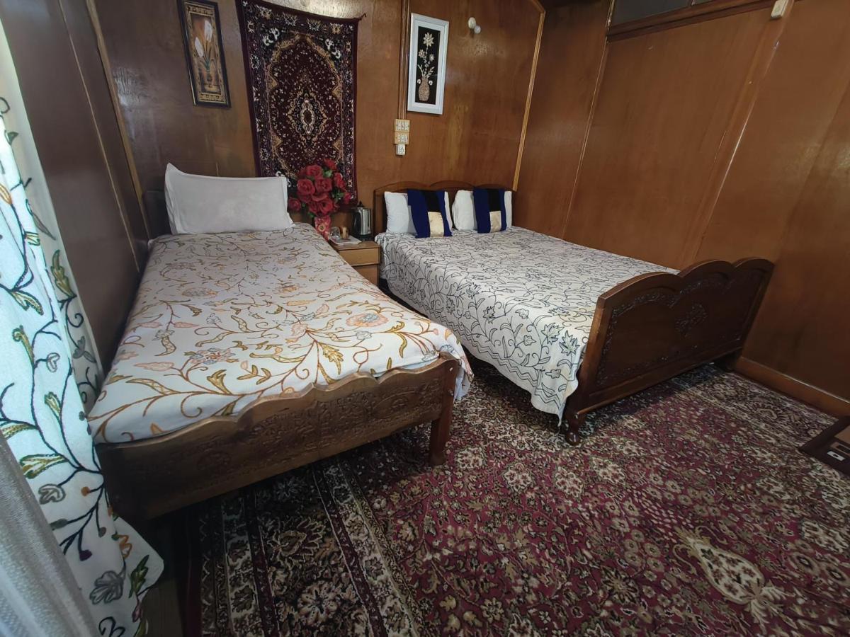 Houseboat New Suzan Botel