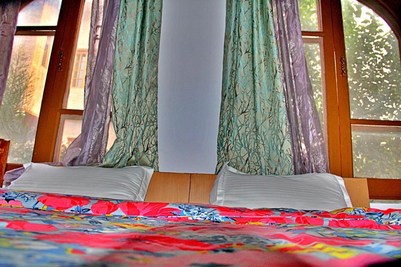 Hotel Lamzy Pari Mahal Srinagar (Jammu and Kashmir)