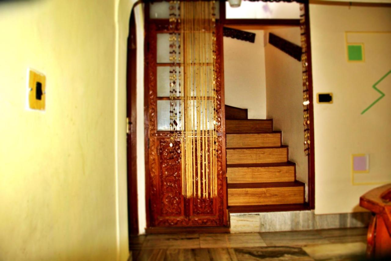 Lamzy Pari Mahal *