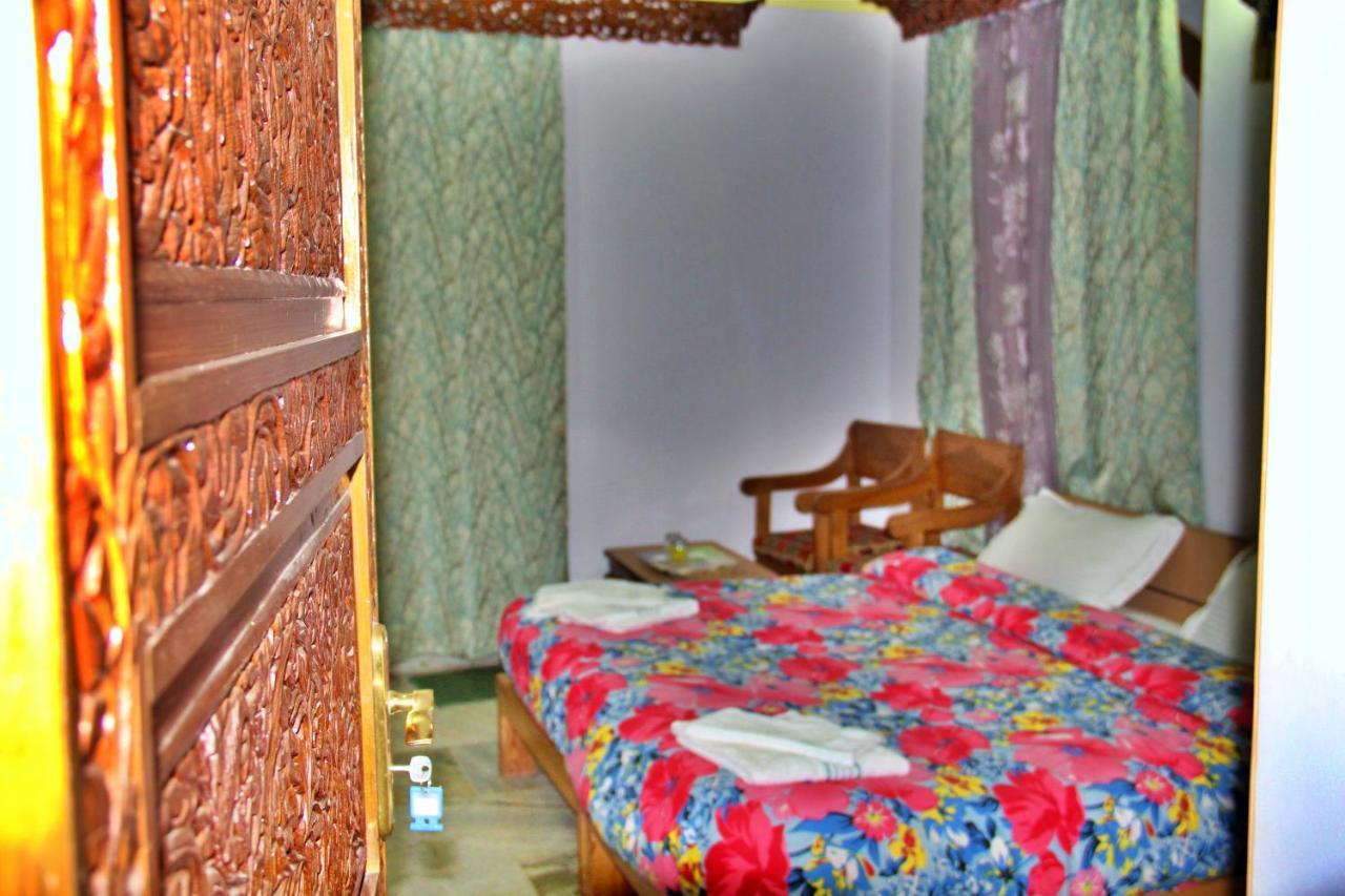 Lamzy Pari Mahal Hotel