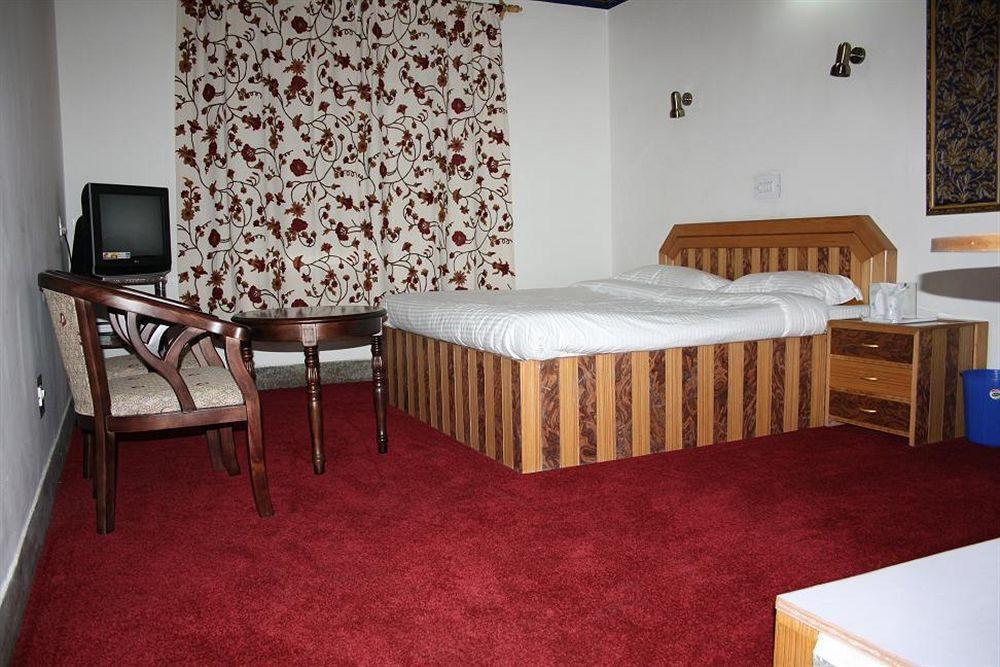 Hotel Ibni Kabeer Srinagar (Jammu and Kashmir)
