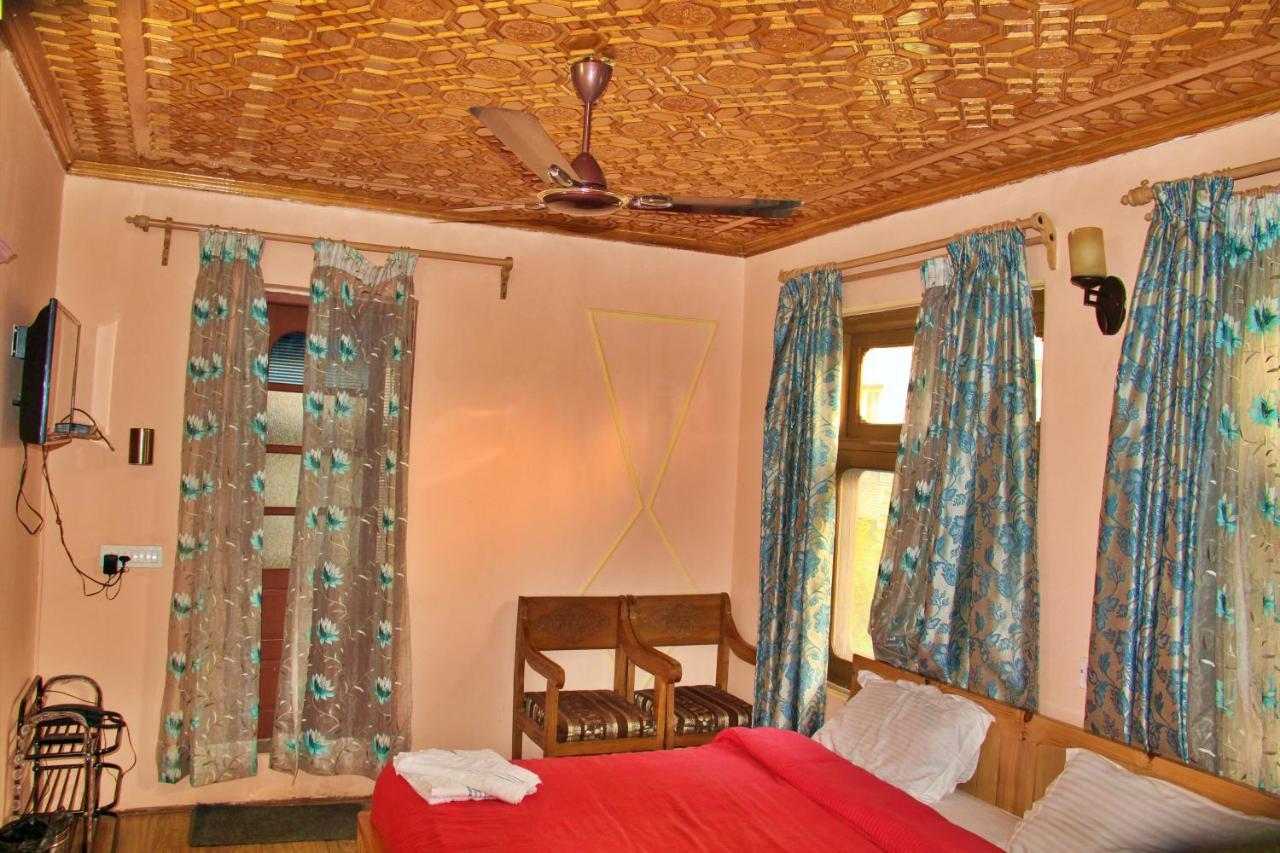 Hotel Lamzy Pari Mahal *