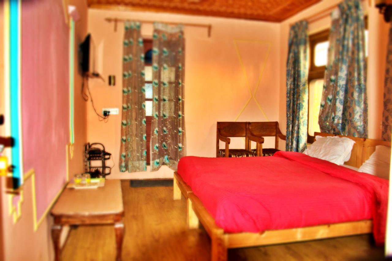 Lamzy Pari Mahal Hotel *