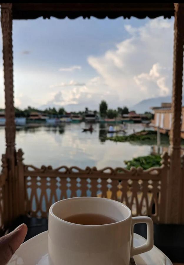 Lala Rukh Group Of Houseboats Botel 4*