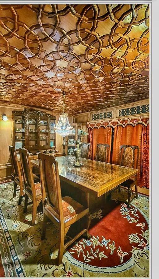 Lala Rukh Group Of Houseboats 4* Srinagar (Jammu and Kashmir)