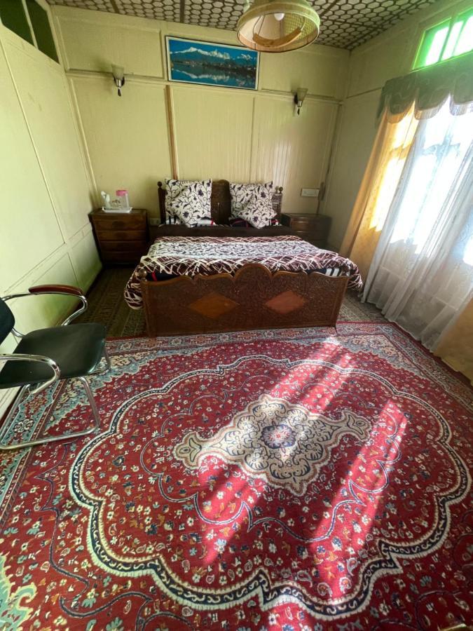 Botel The Heritage Safina Group Of Houseboats Srinagar (Jammu and Kashmir)
