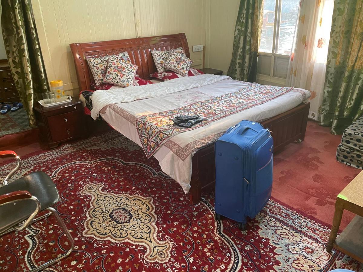 Botel The Heritage Safina Group Of Houseboats Srinagar (Jammu and Kashmir)