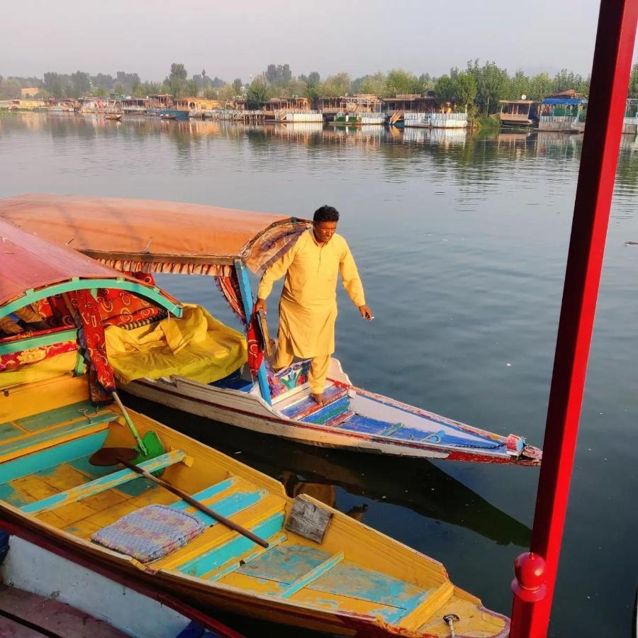 Lala Rukh Group Of Houseboats 4* Srinagar (Jammu and Kashmir)