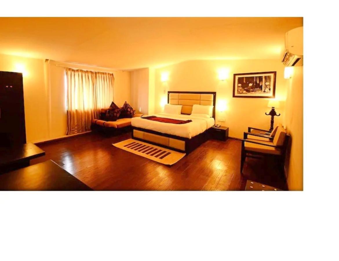 Aksa, Homestay Srinagar (Jammu and Kashmir)