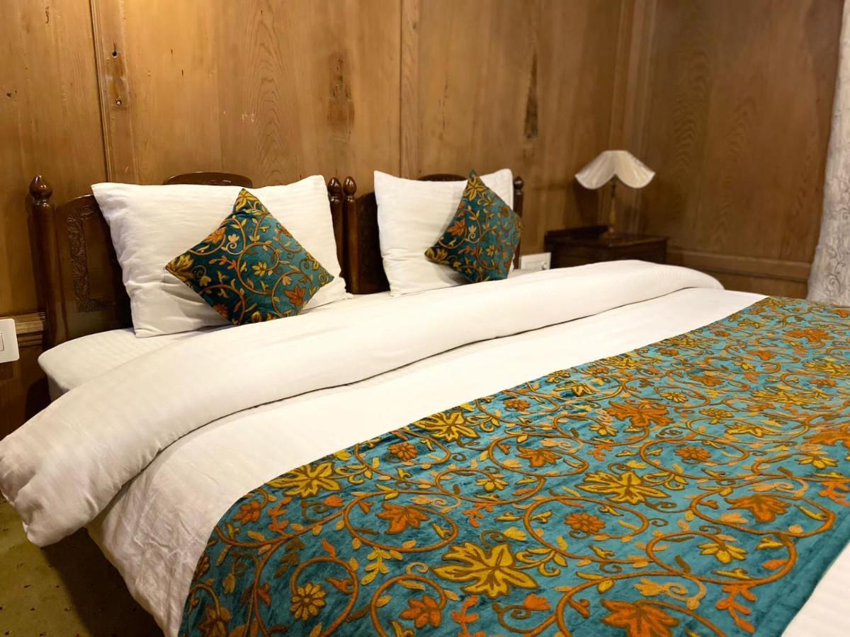 Bed & Breakfast Nazneen Group Of Houseboats 4*