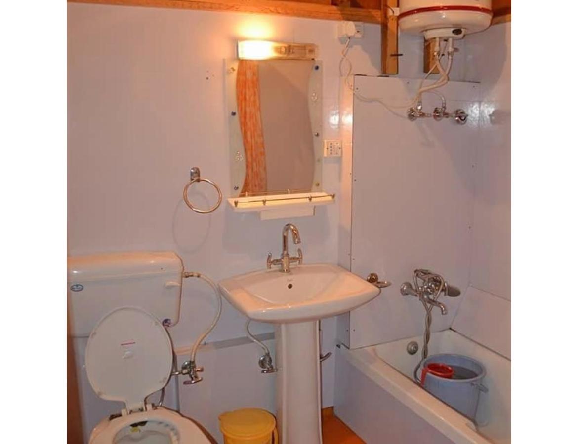 Botel Houseboat,