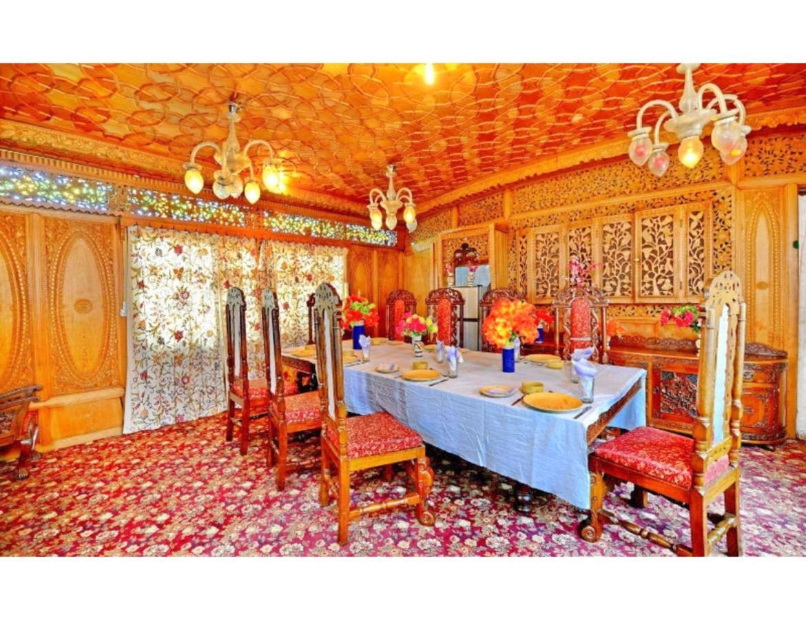 Botel Houseboat, Srinagar (Jammu and Kashmir)